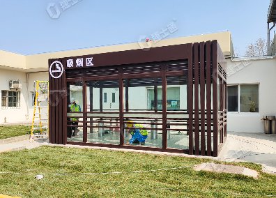 捷士通設計和生產(chǎn)的吸煙亭適用于工廠(chǎng)內部，為員工提供一個(gè)方便的吸煙場(chǎng)所