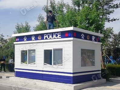 捷士通生產(chǎn)的公園治安崗亭是專(zhuān)為繁華公園設計的，旨在提供一個(gè)安全、便捷的